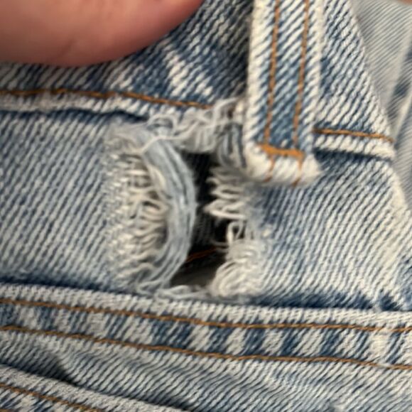 Vintage Levi’s 560 Distressed Blue Denim Jeans Loose Fit Taper Leg Style Casual - Picture 7 of 16